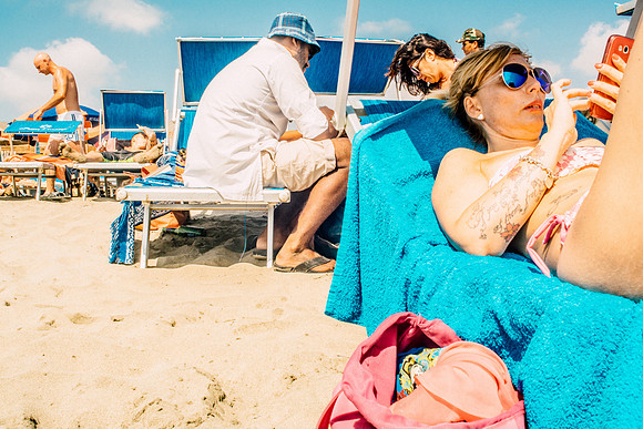 LIFE IS A BEACH B